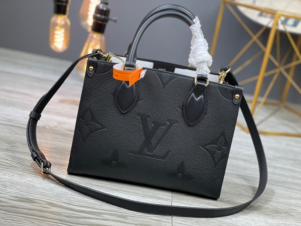 ルイヴィトンバッグ背面デザイン